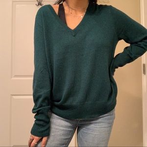 Women’s V-neck Pullover Sweater